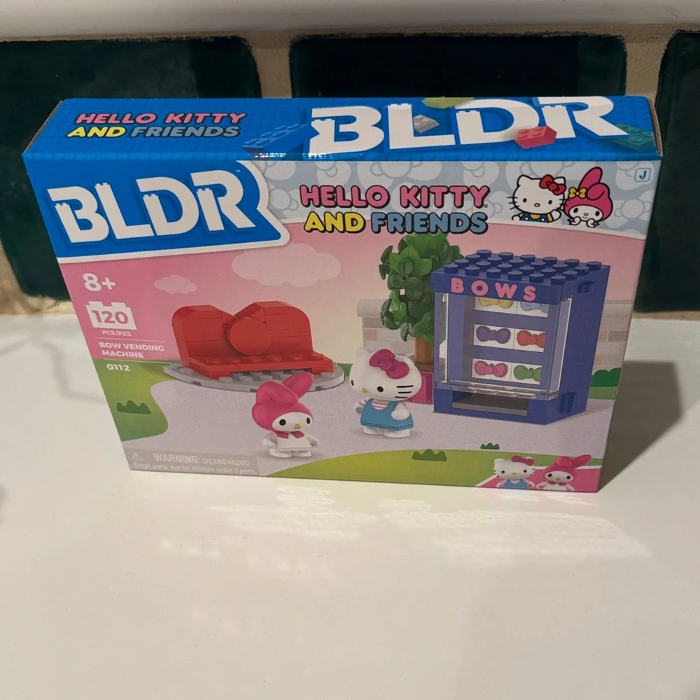 Hello Kitty and Friends Playset Building Kit BLDR 120 pieces Bow Vending Machine